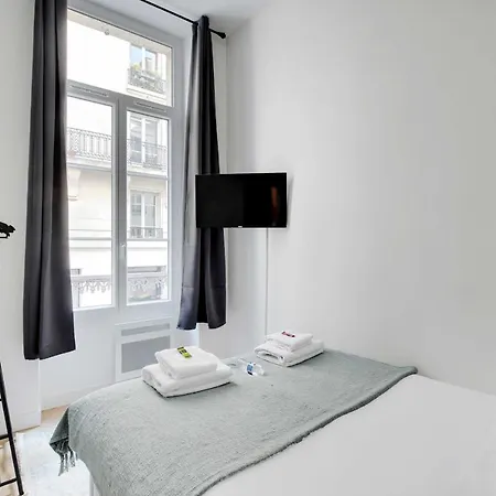 Apartment Beautiful Place-6p- Republique *